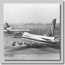 PZ taxiing towards Bravo Mike at LGW
